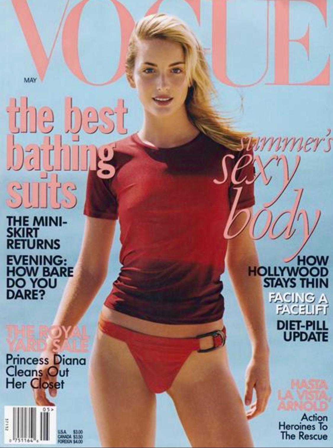 S/S 1997 Gucci by Tom Ford Vogue Cover 'G' Medallion Red Ombré Stretch T-Shirt Top