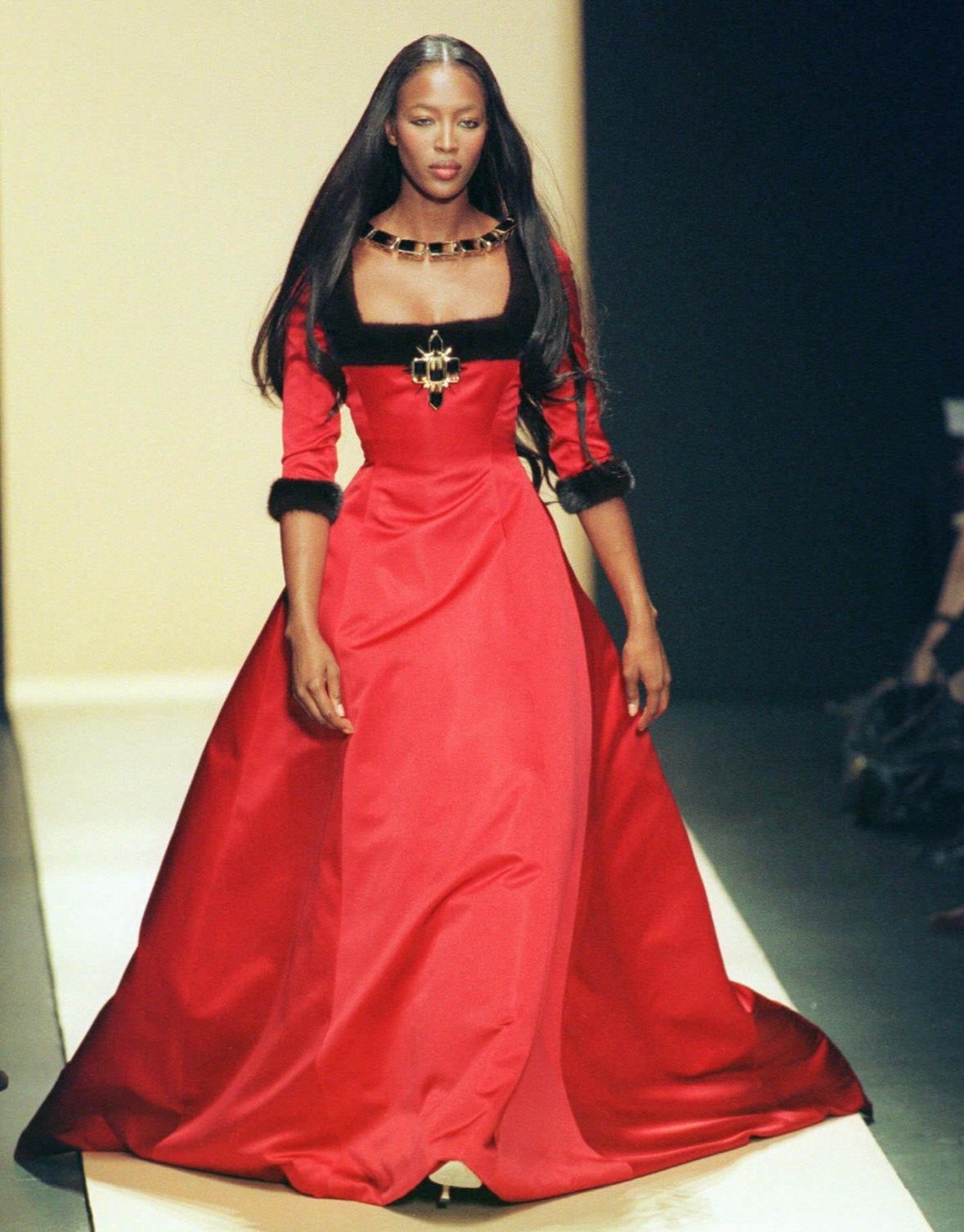 F/W 1999 Oscar de la Renta Naomi Campbell Runway Red Silk Satin Regal Mink Gown