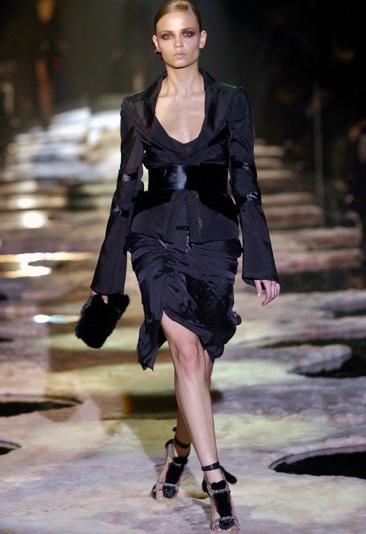 F/W 2004 Gucci by Tom Ford Black Velvet Runway Bell Sleeve Blazer