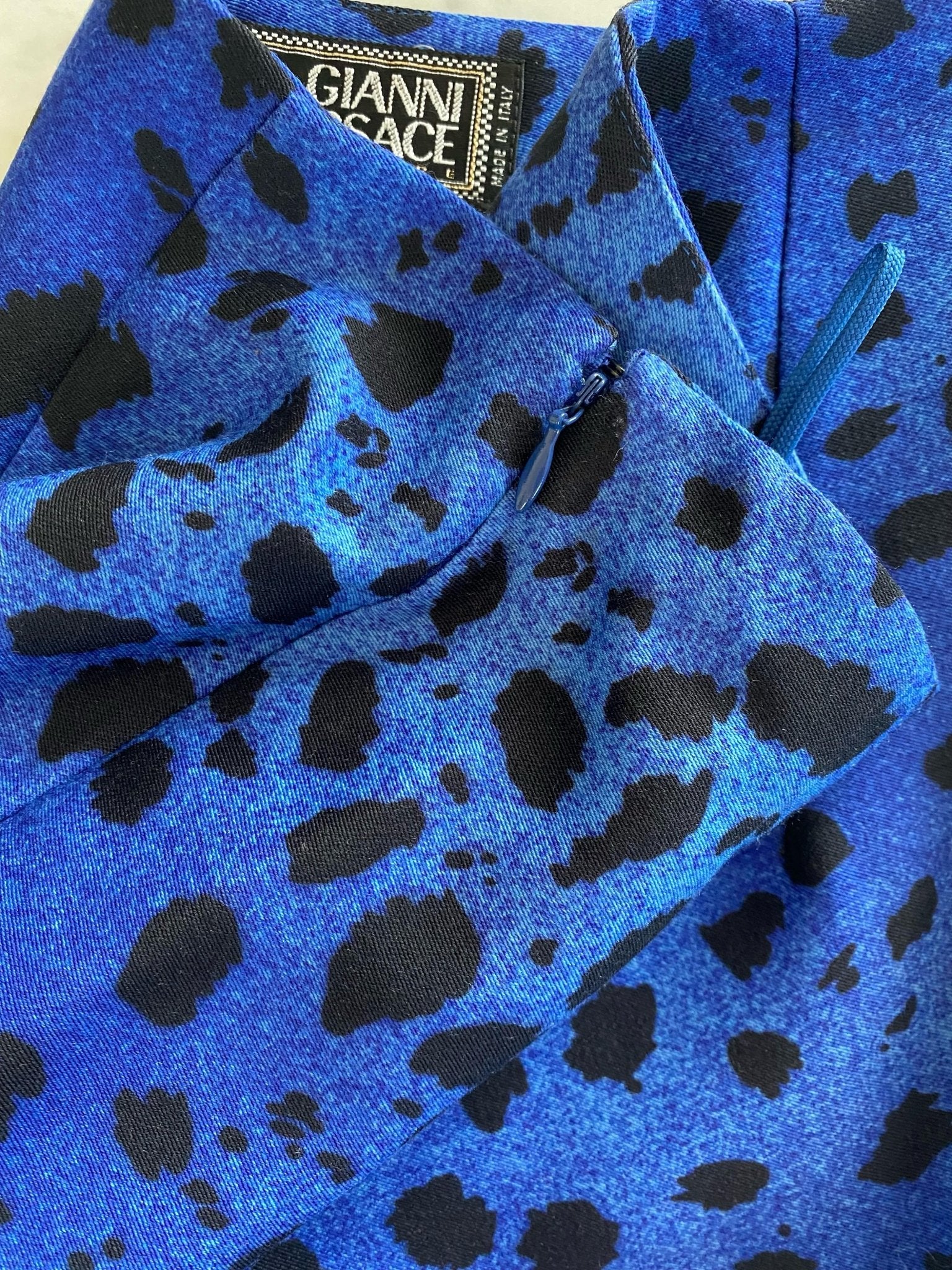 1992 Gianni Versace Blue Baroque Leopard Print Skirt Suit with Gold Chain Cuffs - RealList