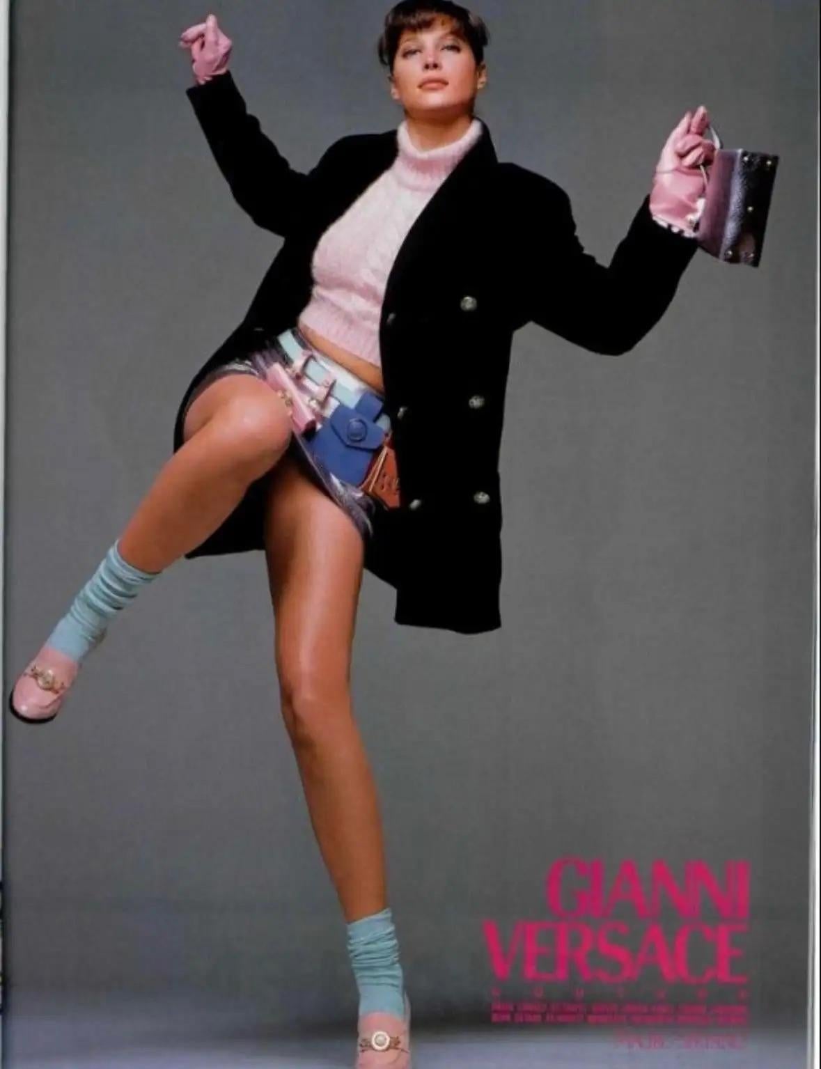 F/W 1994 Gianni Versace Black Leather Gold - Tone Medusa Medallion Belt Bag Pouch - RealList