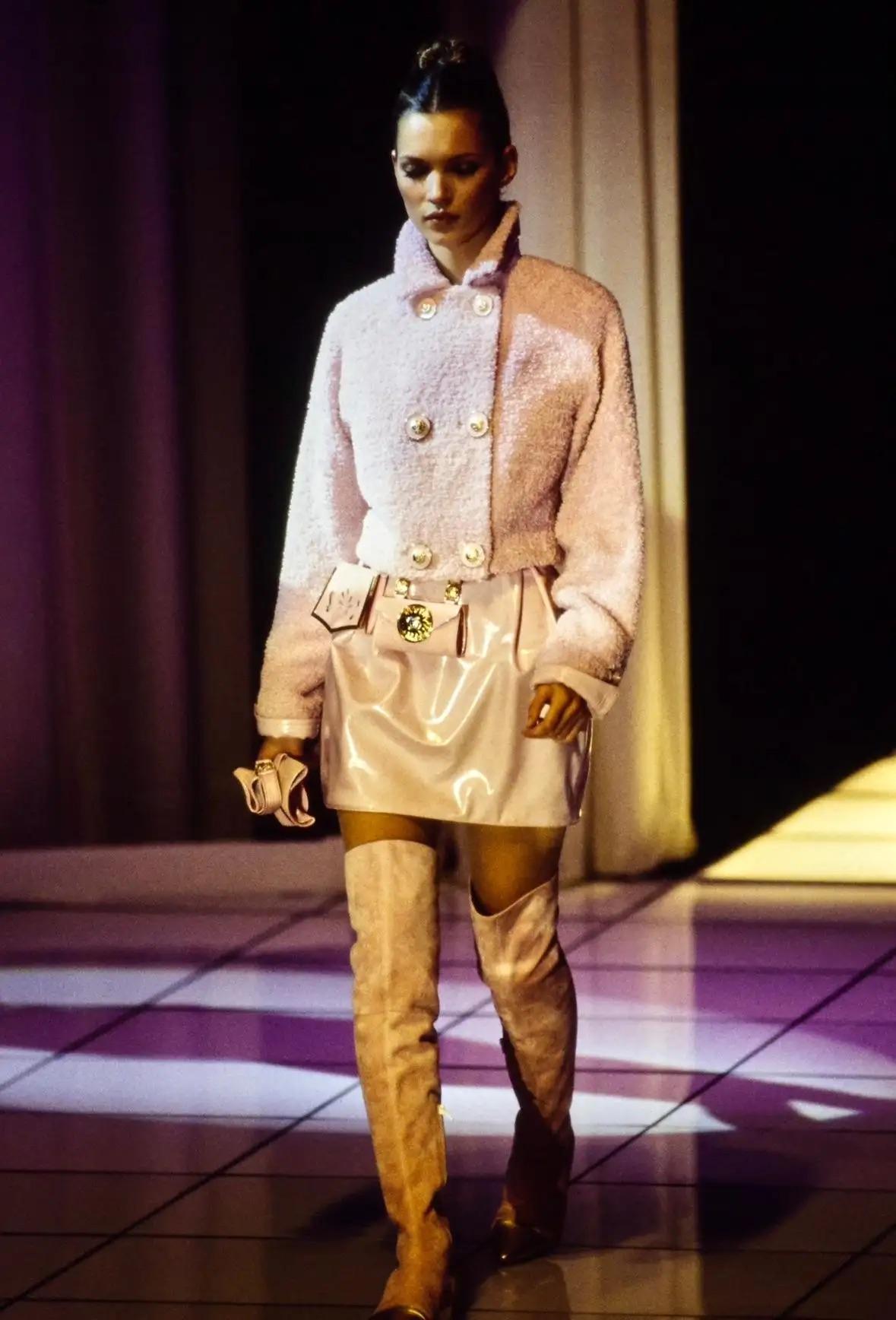 F/W 1994 Gianni Versace Black Leather Gold - Tone Medusa Medallion Belt Bag Pouch - RealList