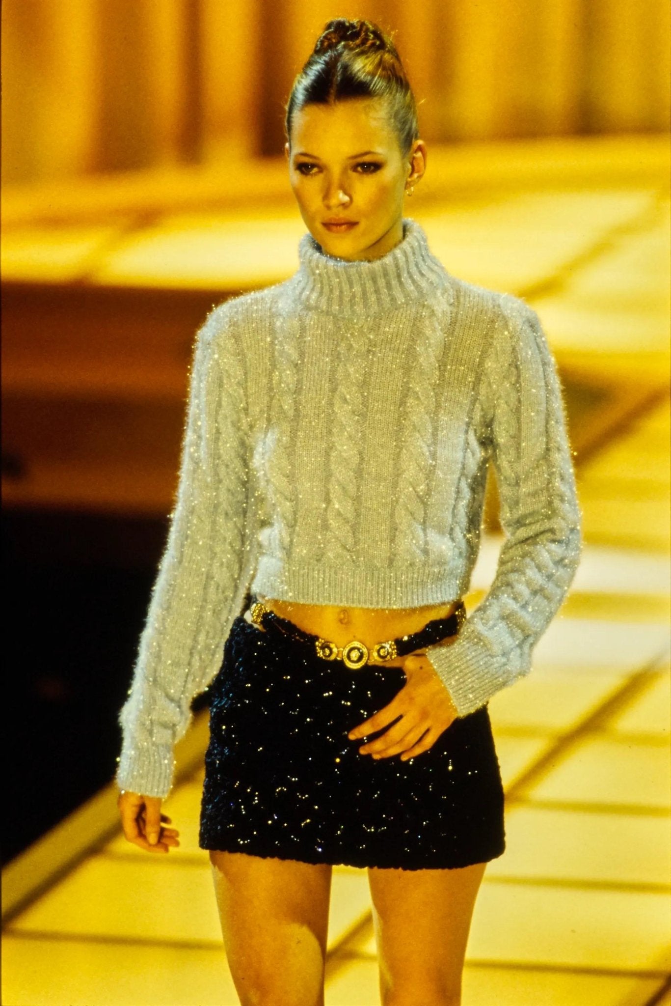 F/W 1994 Gianni Versace Runway Medusa Black Beaded Patent Leather Belt - RealList