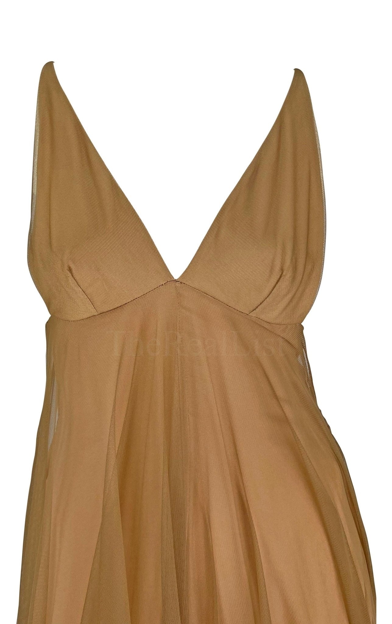 F/W 1998 Gucci by Tom Ford Beige Tulle Plunging Runway Gown - RealList