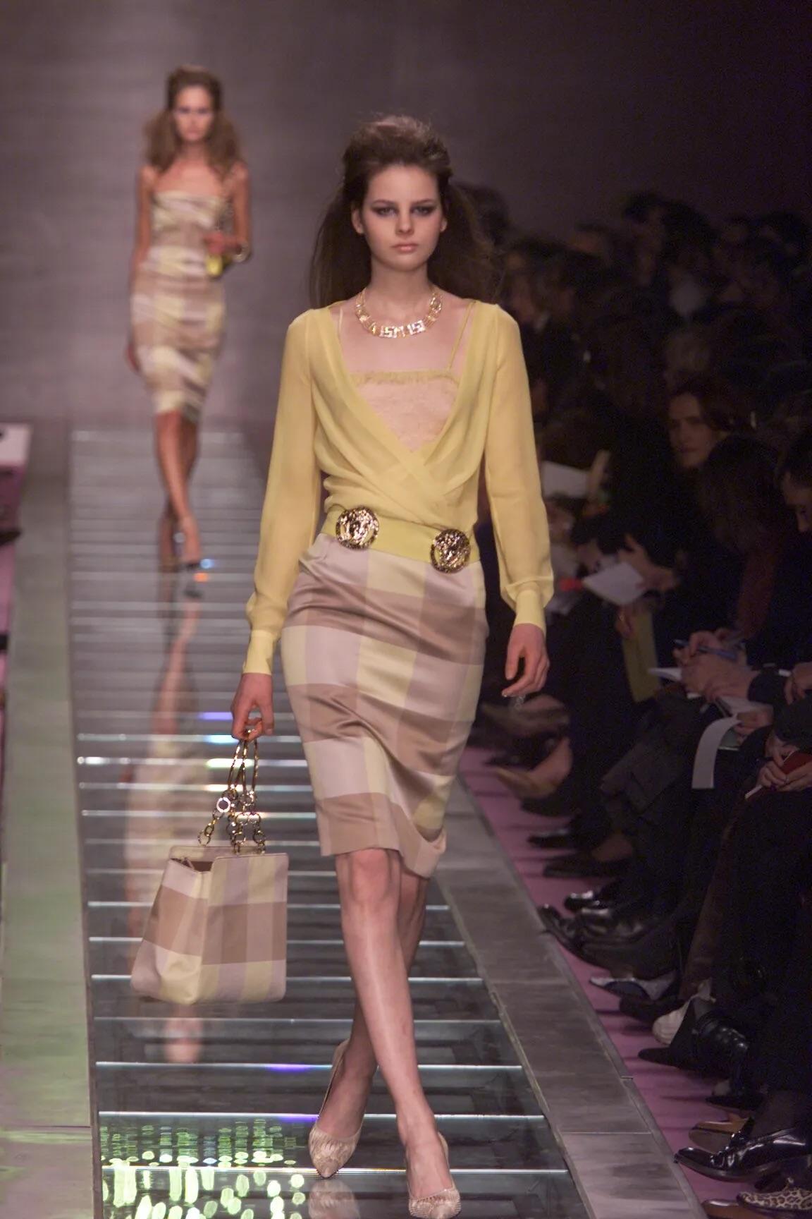 F/W 2000 Gianni Versace by Donatella Gold Ring Chain Black Patent Leather Bag - RealList