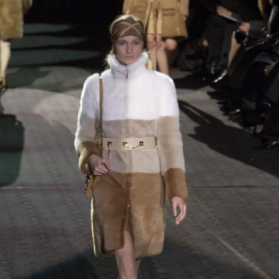 F/W 2000 Gucci by Tom Ford Tricolor White Tan Beige Mink Fur Chain Shoulder Bag - RealList