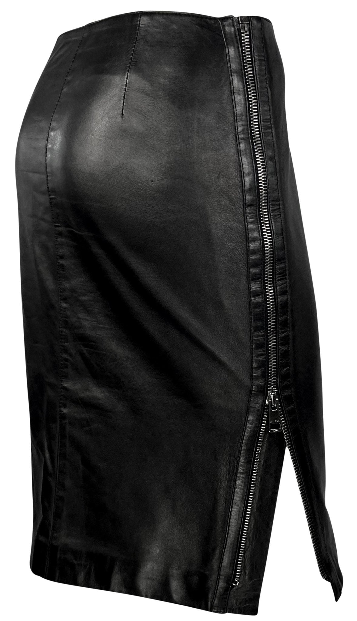 F/W 2001 Gucci by Tom Ford Black Leather Logo Zip Adjustable Pencil Skirt - RealList