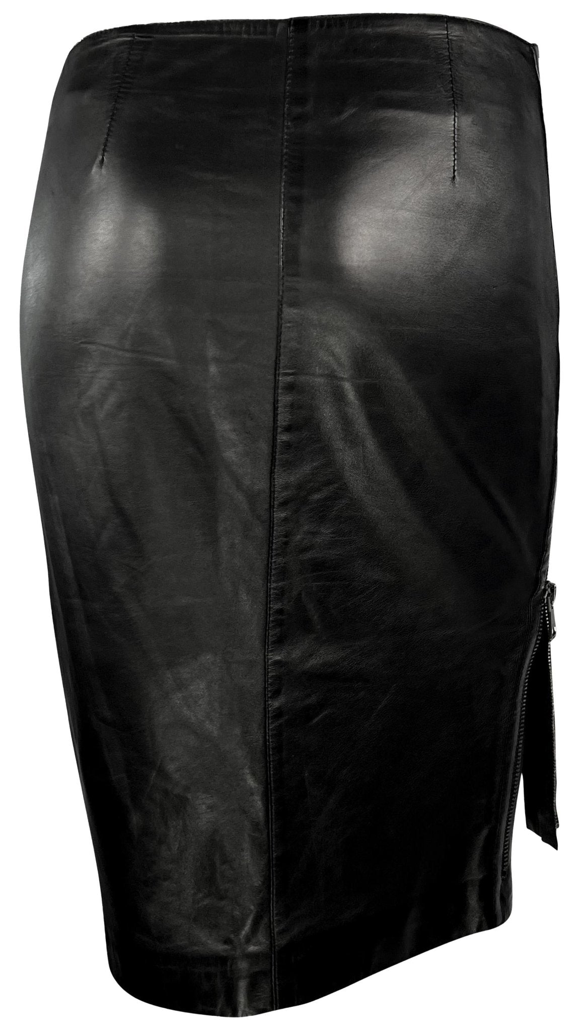 F/W 2001 Gucci by Tom Ford Black Leather Logo Zip Adjustable Pencil Skirt - RealList