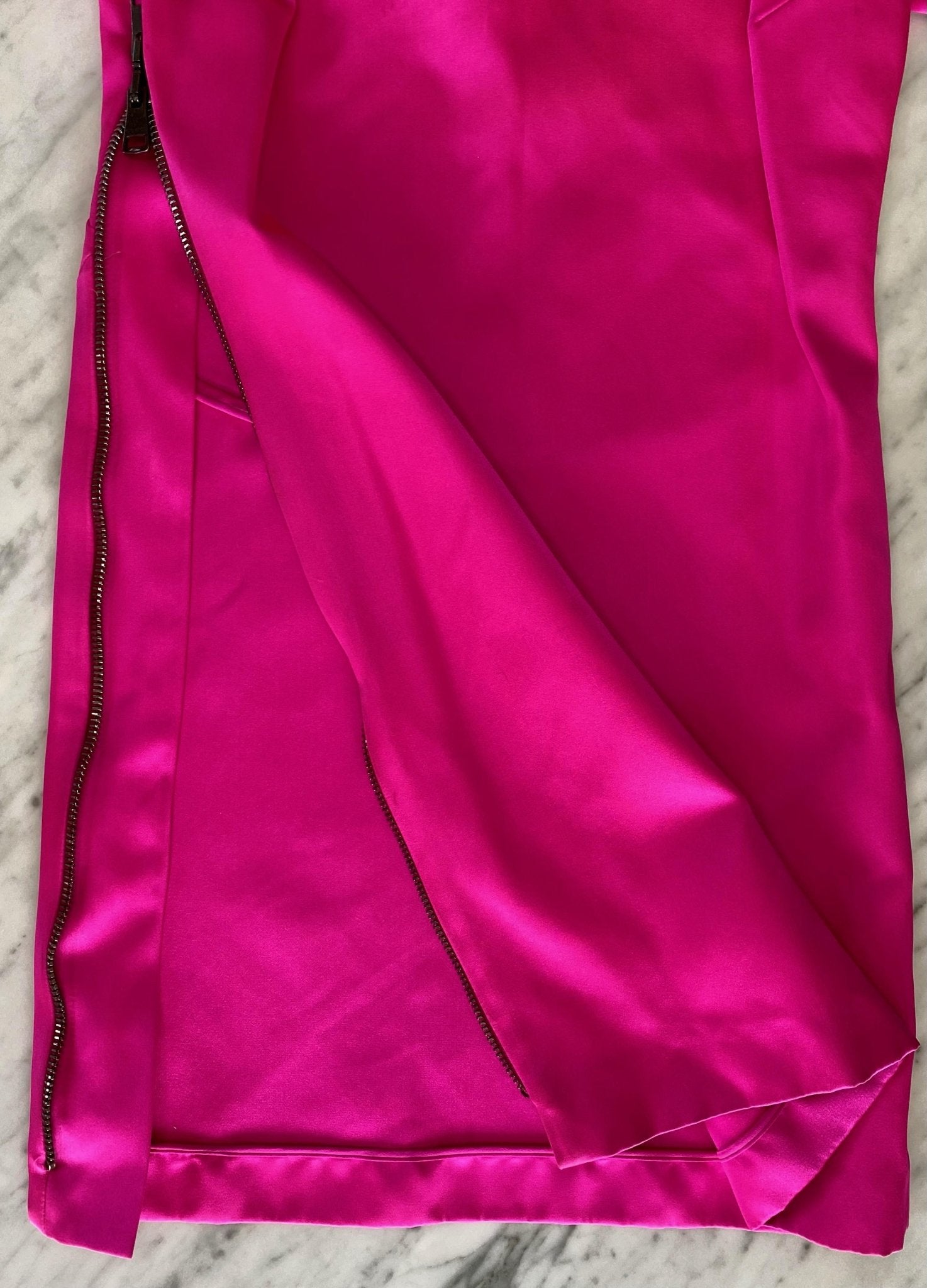 F/W 2001 Gucci by Tom Ford Hot Pink Silk Satin Zipper Mini Dress Runway - RealList
