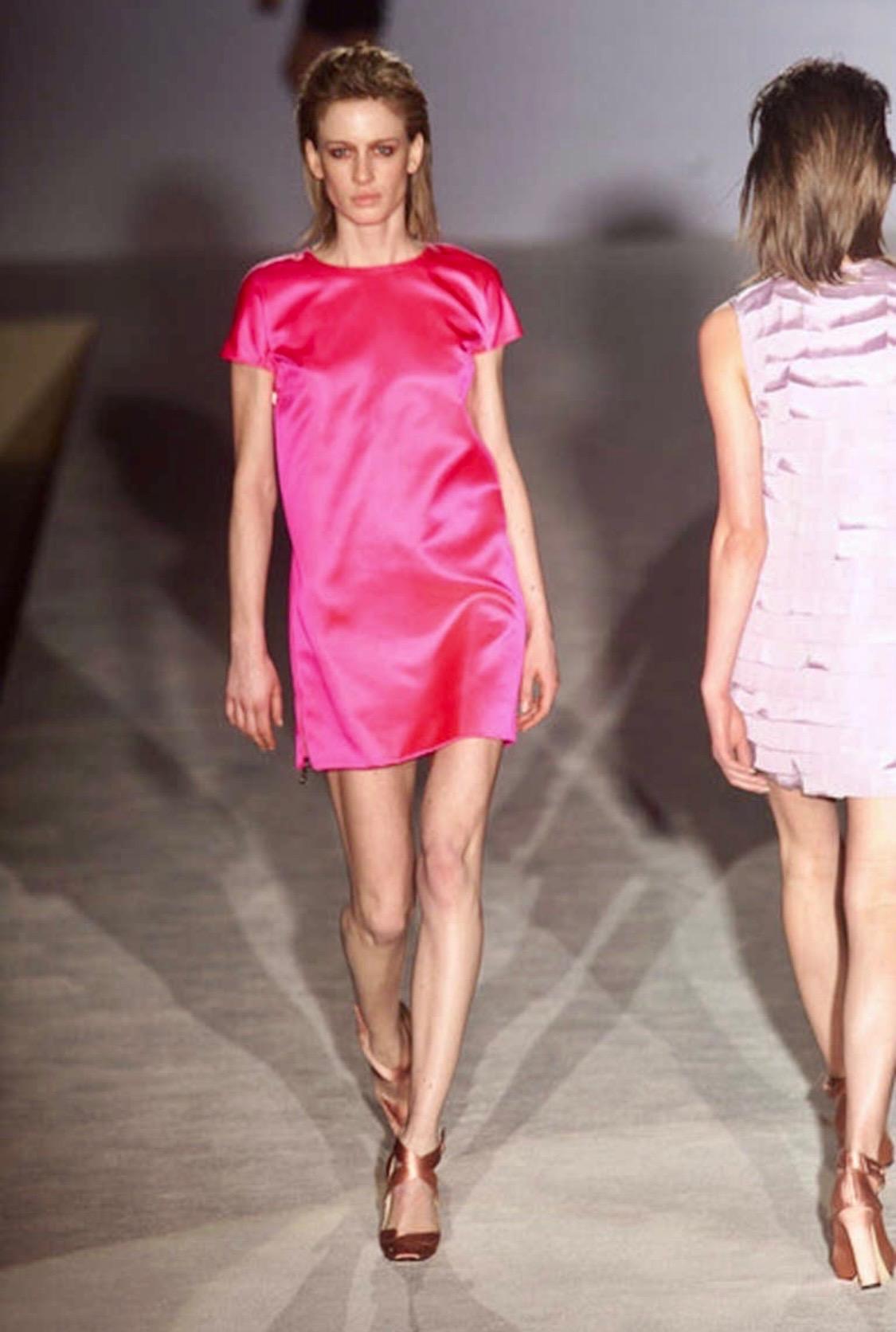 F/W 2001 Gucci by Tom Ford Hot Pink Silk Satin Zipper Mini Dress Runway - RealList