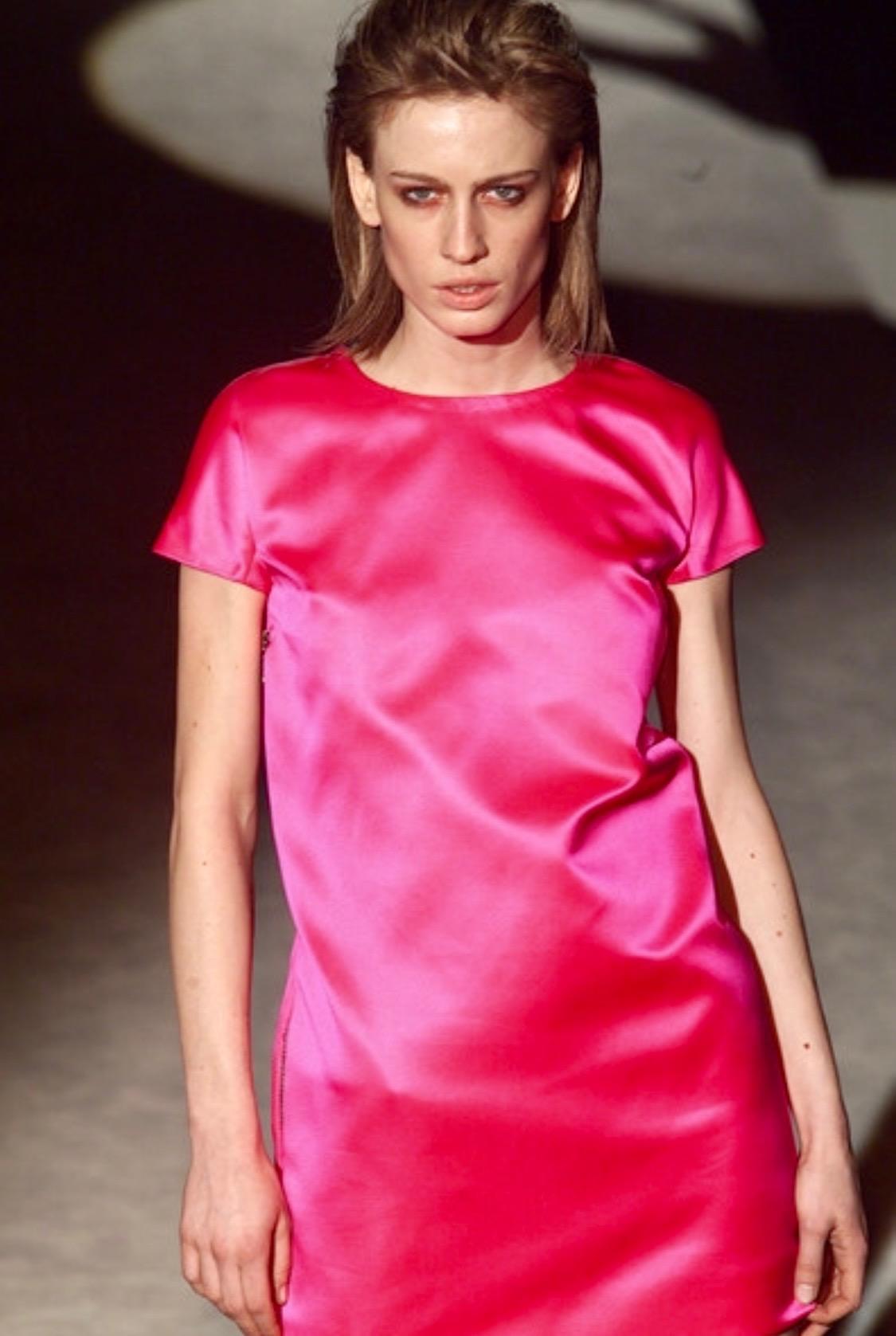 F/W 2001 Gucci by Tom Ford Hot Pink Silk Satin Zipper Mini Dress Runway - RealList