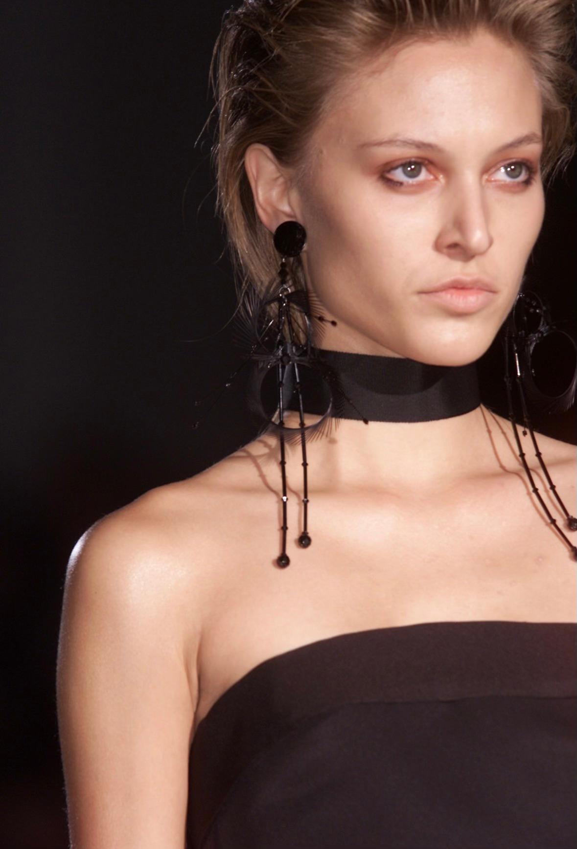 F/W 2001 Gucci by Tom Ford Runway Ad Black Beaded Feather Pendant Earrings - RealList