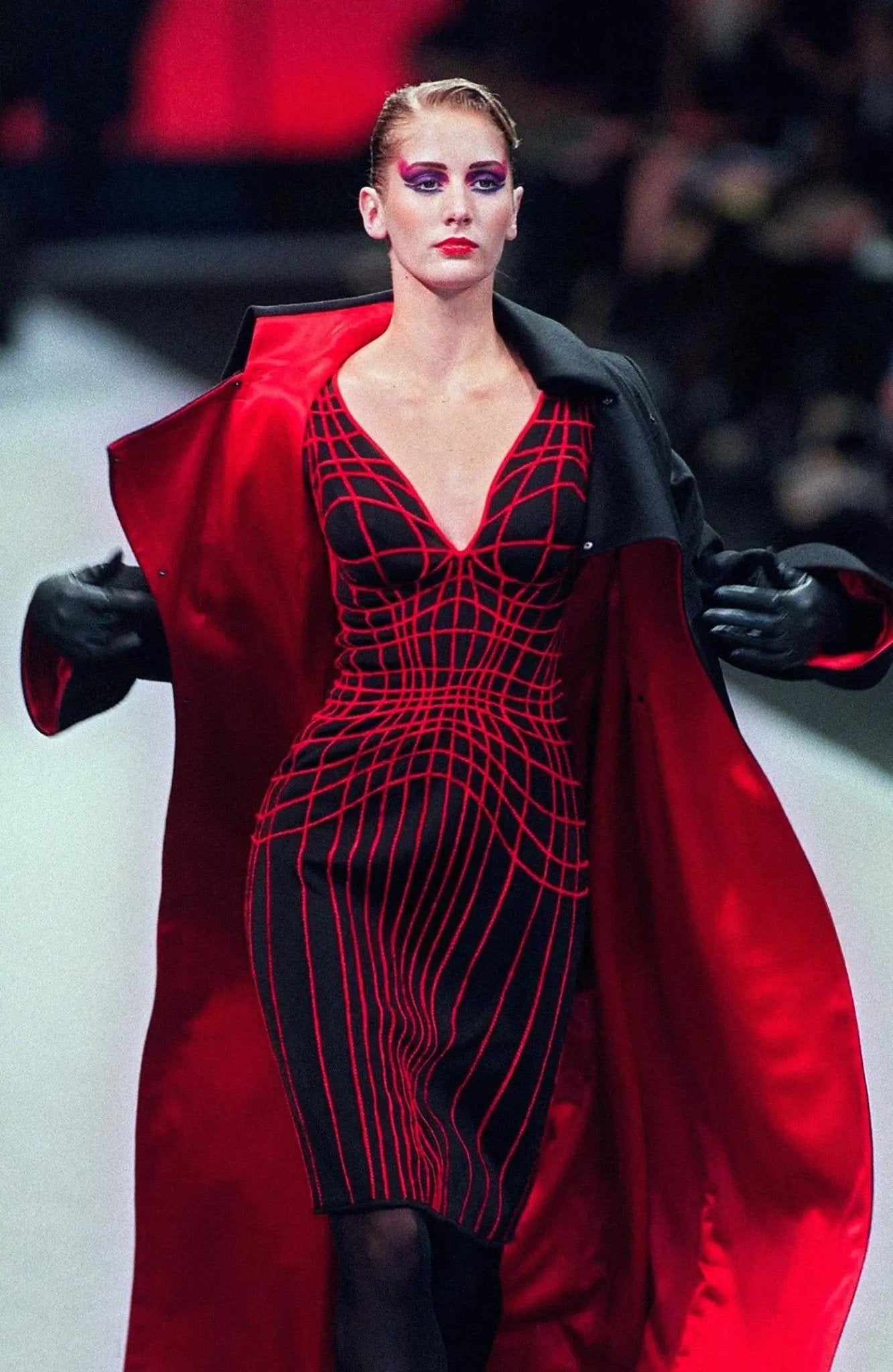 F/W 2001 Thierry Mugler Contour Outline Black Knit Bodycon Dress - RealList