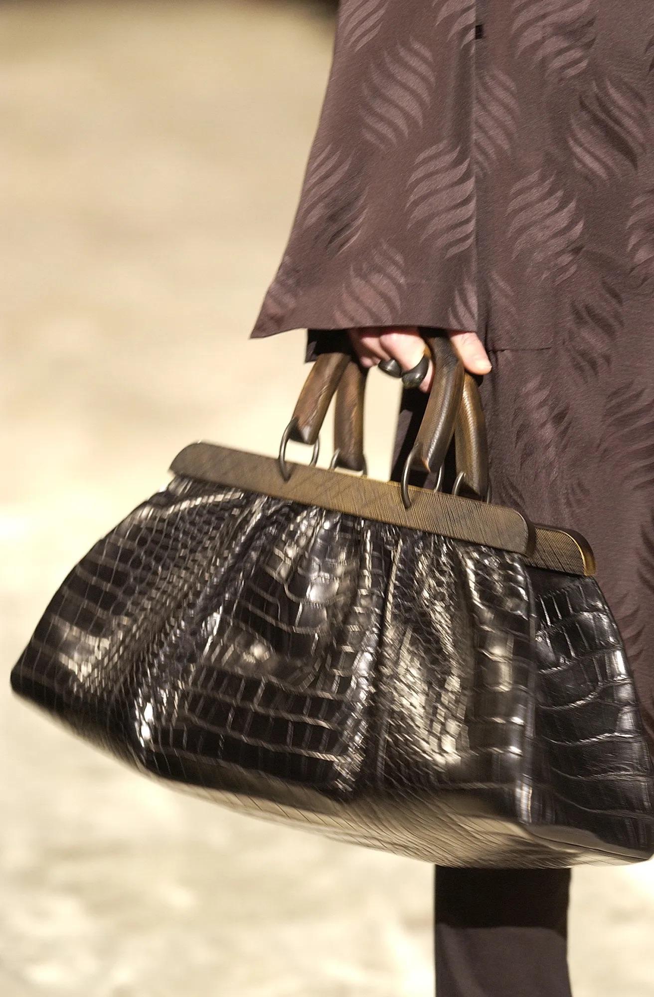 F/W 2002 Gucci by Tom Ford Extra - Large Ostrich Skin Wood Handled Tote Bag - RealList