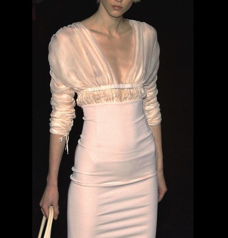 F/W 2003 Gianfranco Ferré Beyoncé Runway Plunging Long Sleeve Cocktail Dress - RealList