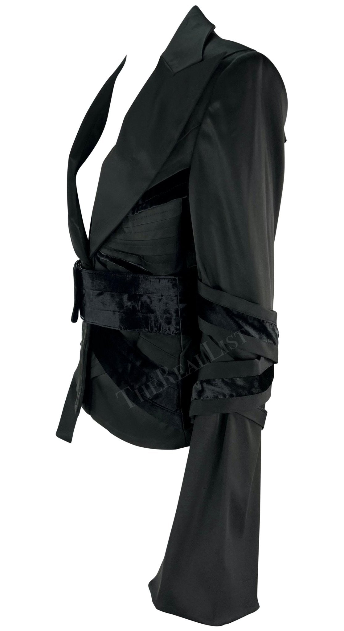 F/W 2004 Gucci by Tom Ford Black Velvet Runway Bell Sleeve Blazer - RealList