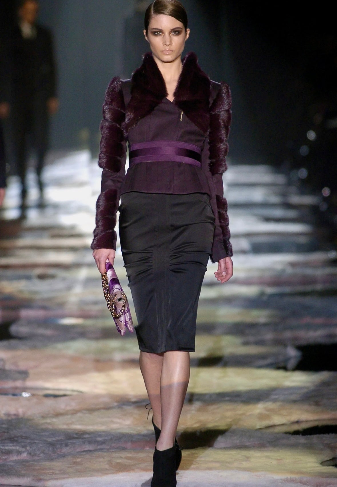 F/W 2004 Gucci by Tom Ford Pleated Black Leather Velvet Trim Pencil Skirt - RealList
