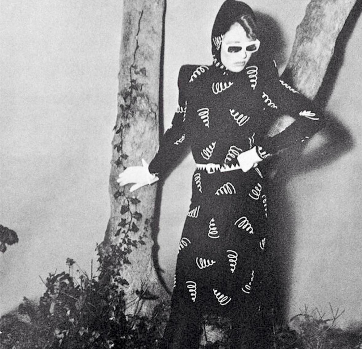 S/S 1979 Thierry Mugler Red Opalescent Red Sculpted Rectangular Sunglasses - RealList