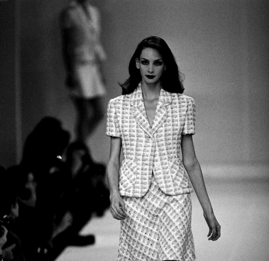 S/S 1995 Bill Blass Runway Pink White Tweed Short Sleeve Belted Skirt Suit - RealList