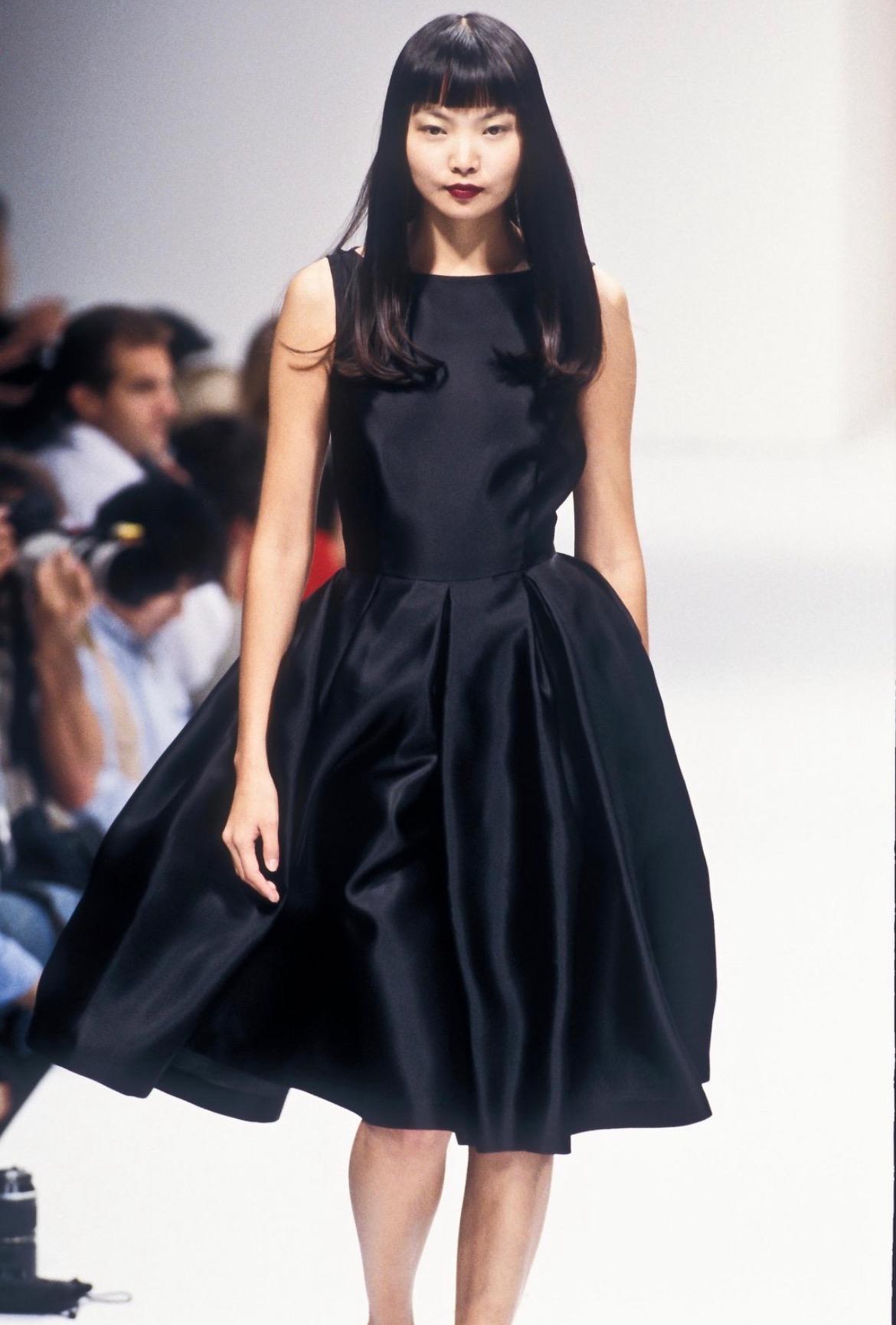 S/S 1995 Gucci by Tom Ford Runway Debut Structured Black Silk Dress - RealList