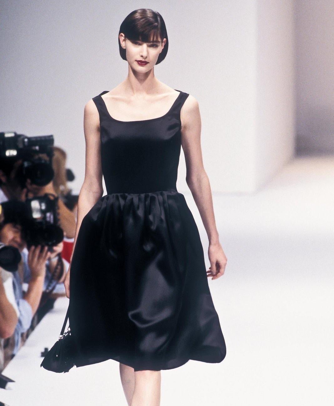 S/S 1995 Gucci by Tom Ford Runway Pleated Black Silk Taffeta Flared Skirt - RealList