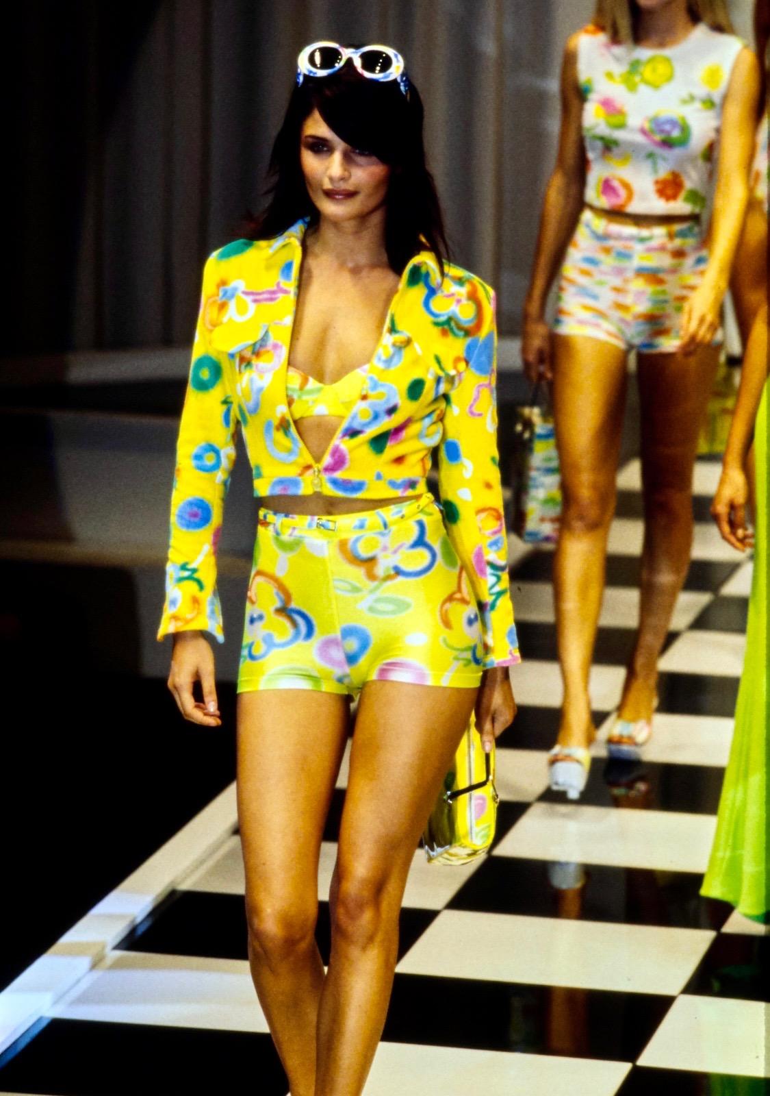 S/S 1996 Gianni Versace White Graffiti Floral Medusa Button Jacket - RealList