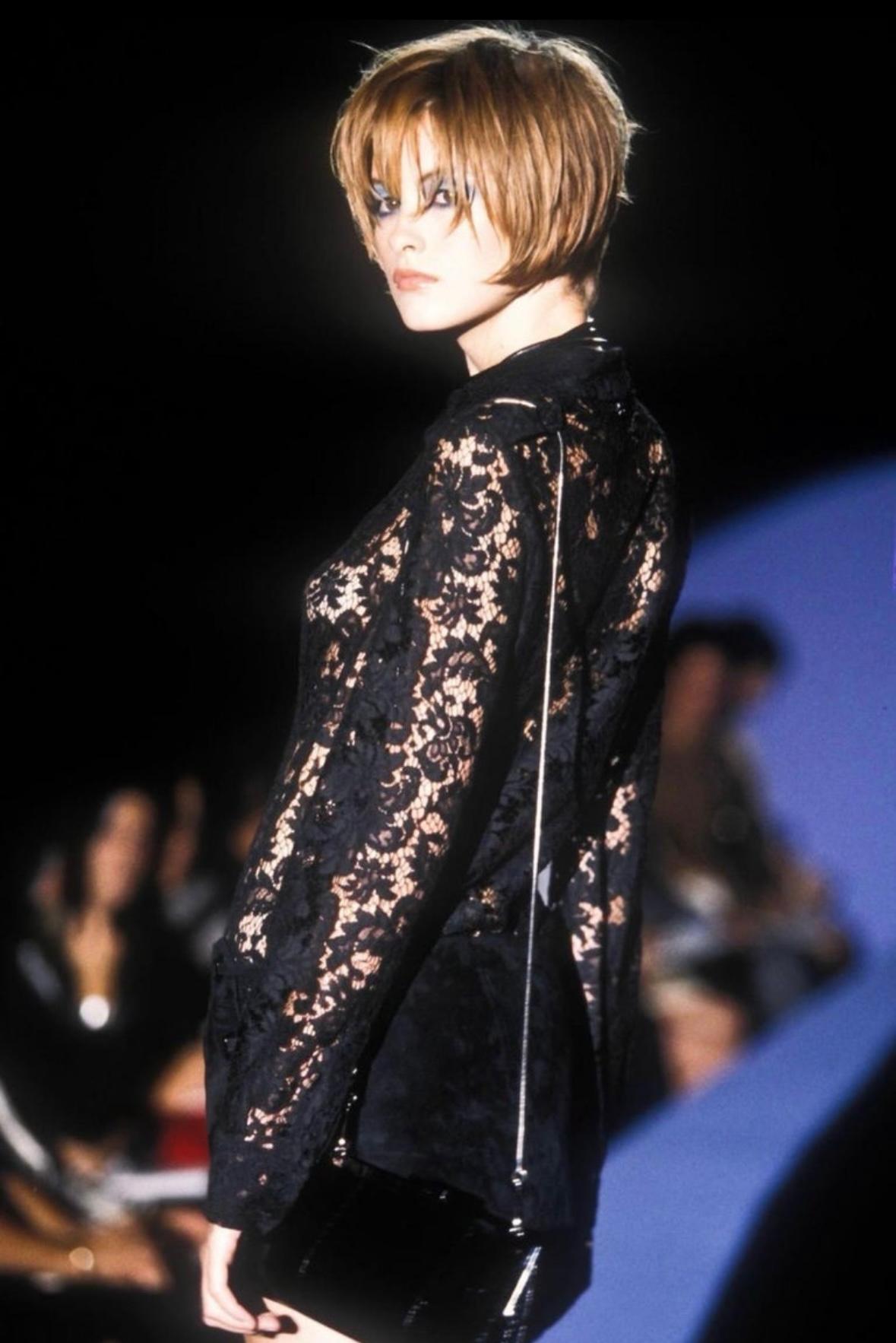 S/S 1996 Gucci by Tom Ford Deep Blue Python Convertible Chain Clutch - RealList