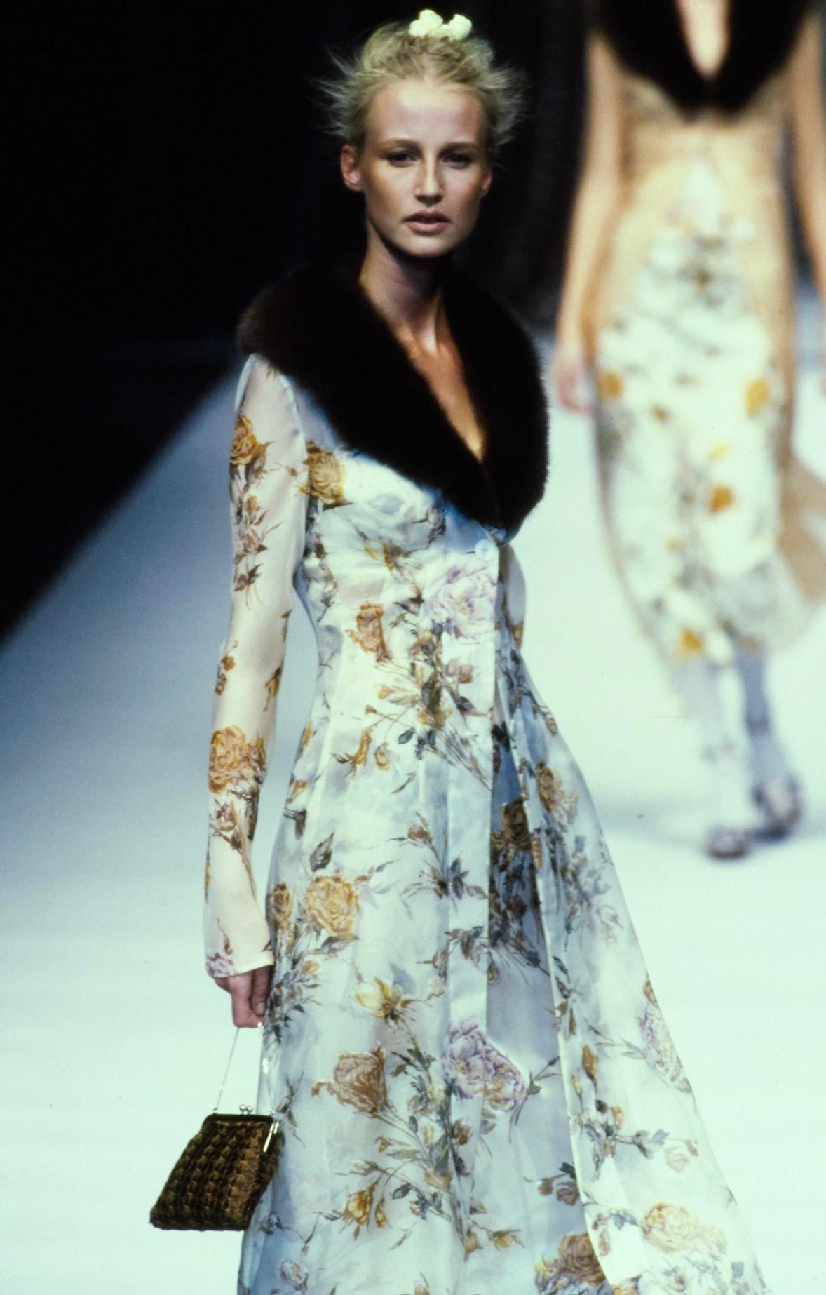 S/S 1997 Dolce & Gabbana Bown Crochet Clam Closure Mini Evening Bag - RealList