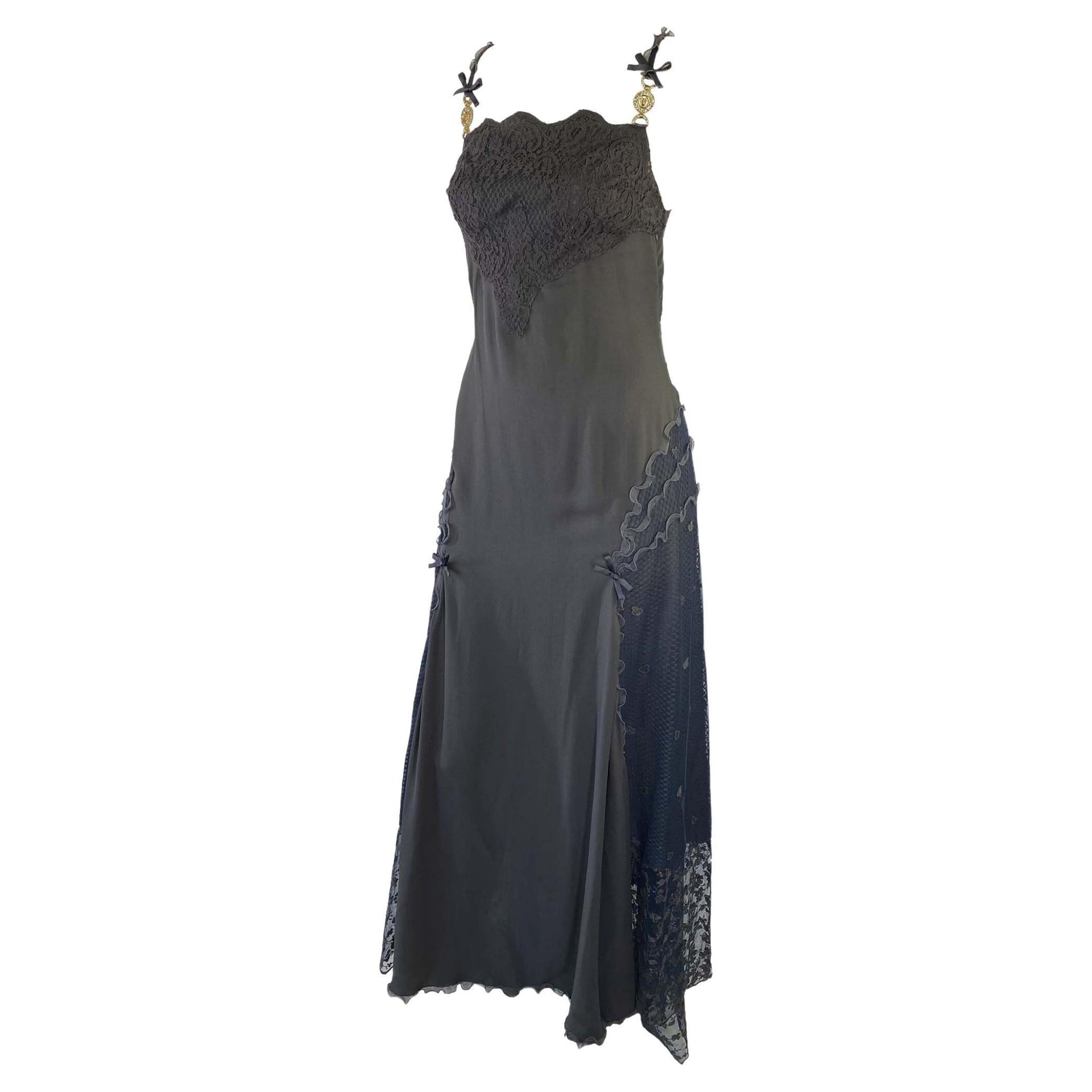 S/S 1997 Gianni Versace Finale Naomi Campbell Grey Lace Gown Logo Strap - RealList
