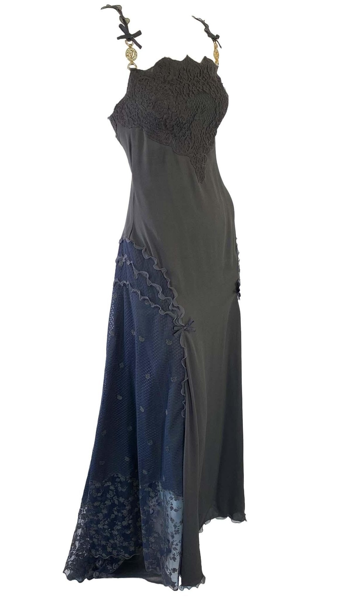 S/S 1997 Gianni Versace Finale Naomi Campbell Grey Lace Gown Logo Strap - RealList