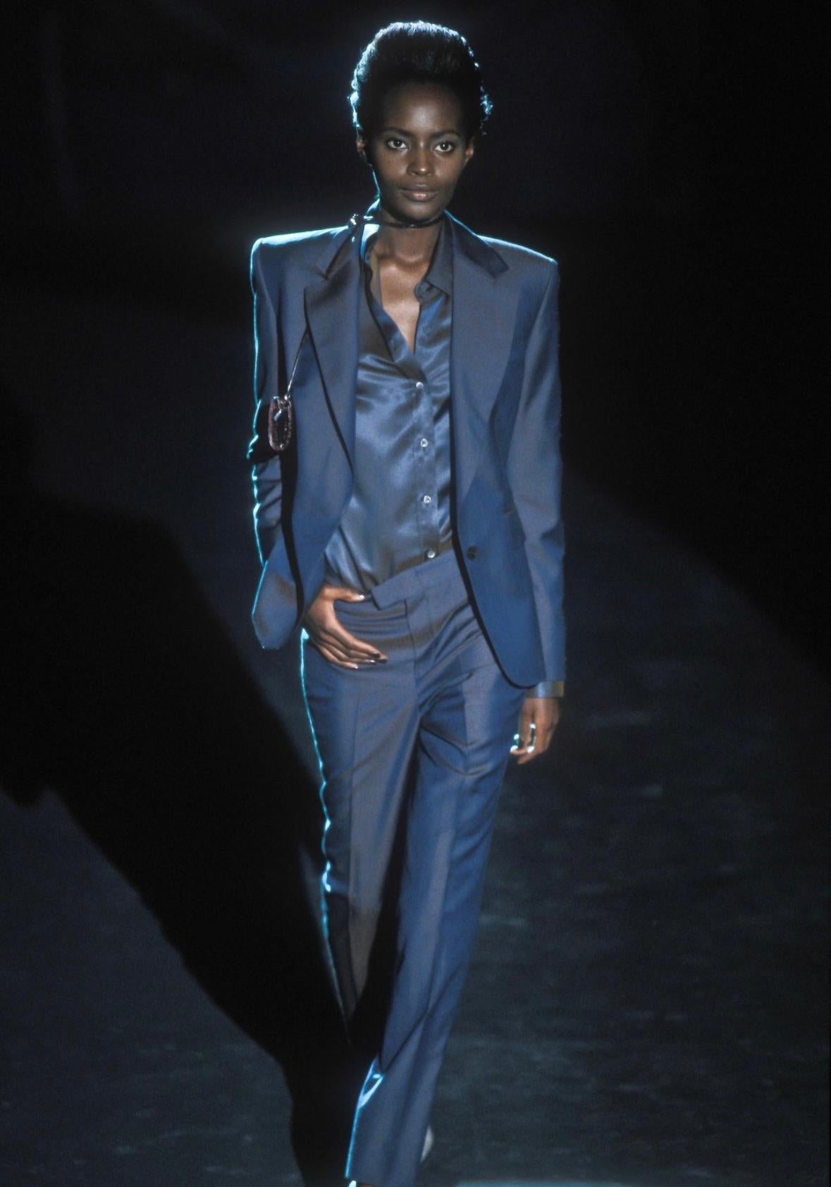 S/S 1998 Gucci by Tom Ford Runway Genuine Alligator Red G Buckle Strap Clutch - RealList