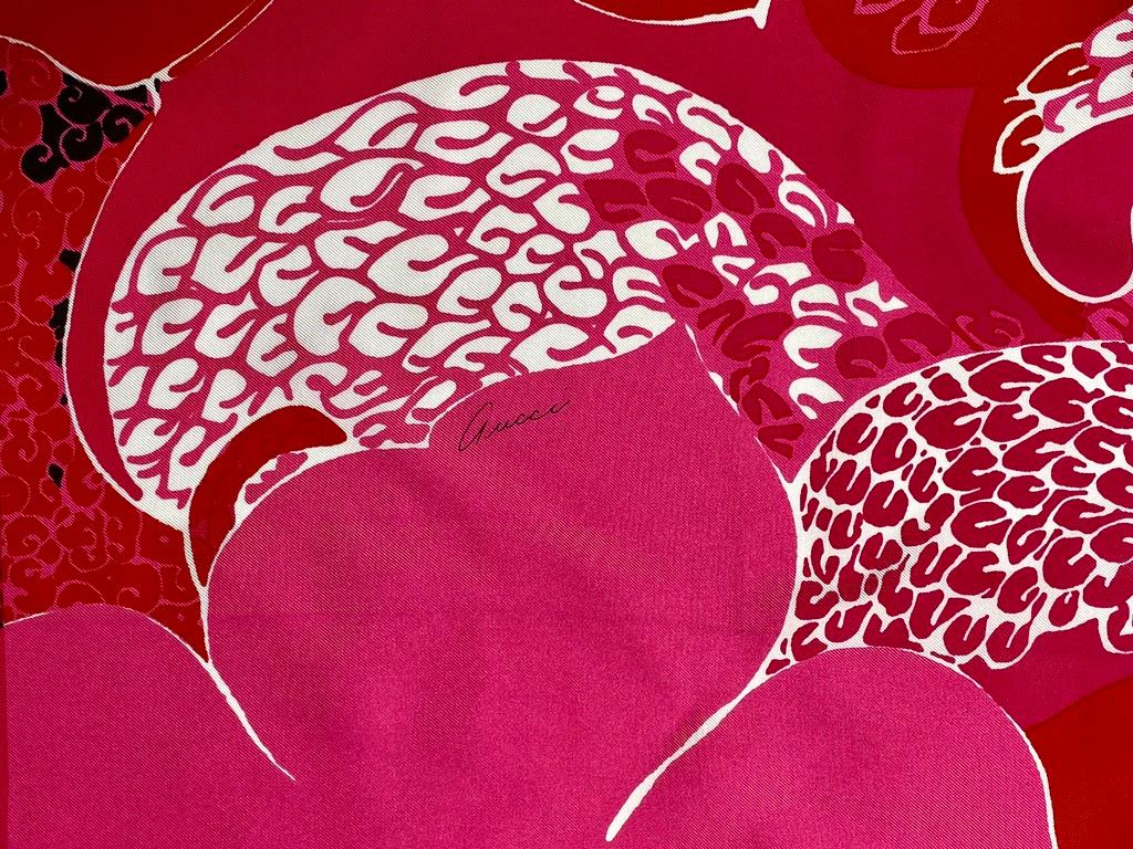 S/S 1999 Gucci by Tom Ford Acid Flower Pink Silk Logo Square Scarf - RealList