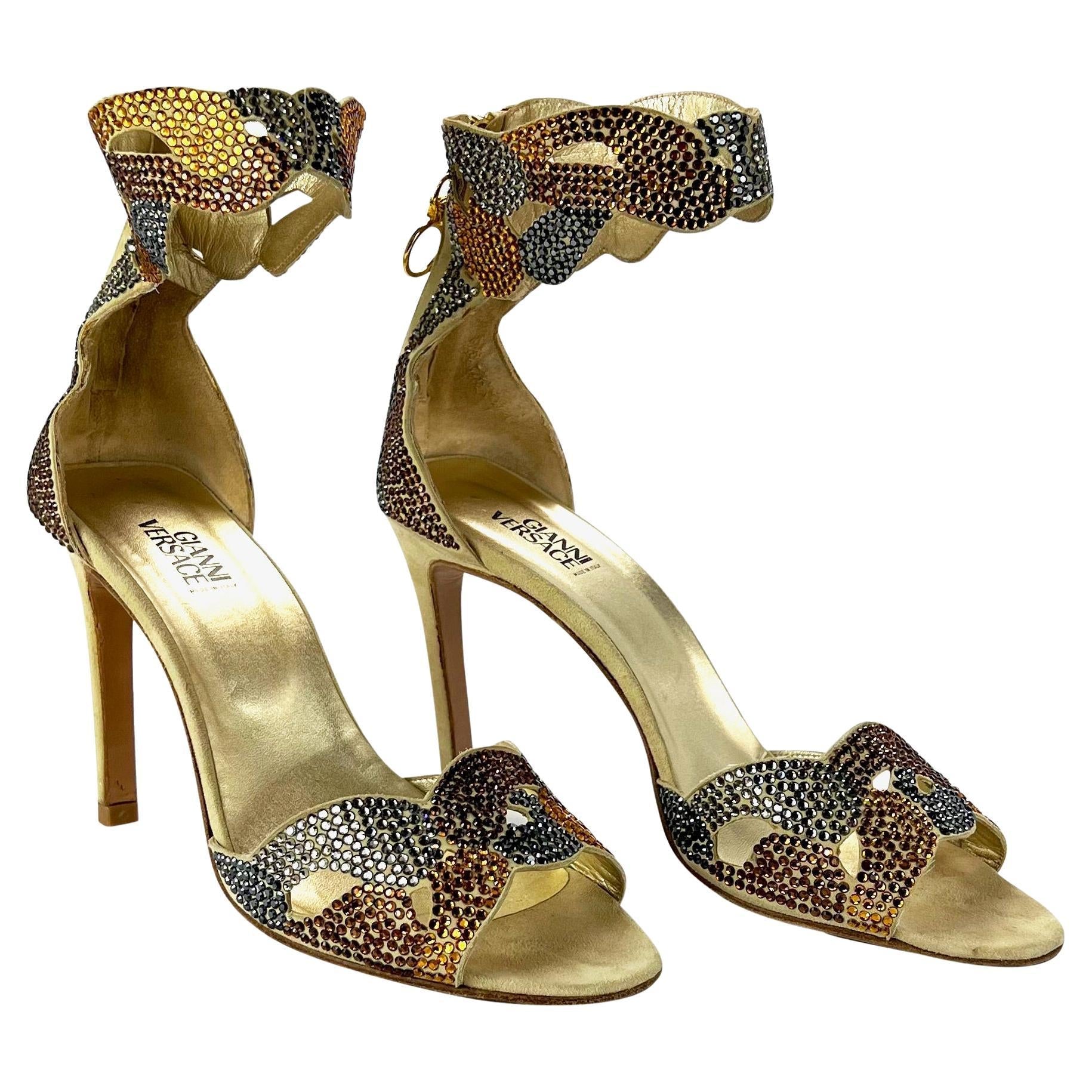 S/S 2000 Gianni Versace by Donatella Versace Crystal Pump Size 39 - RealList