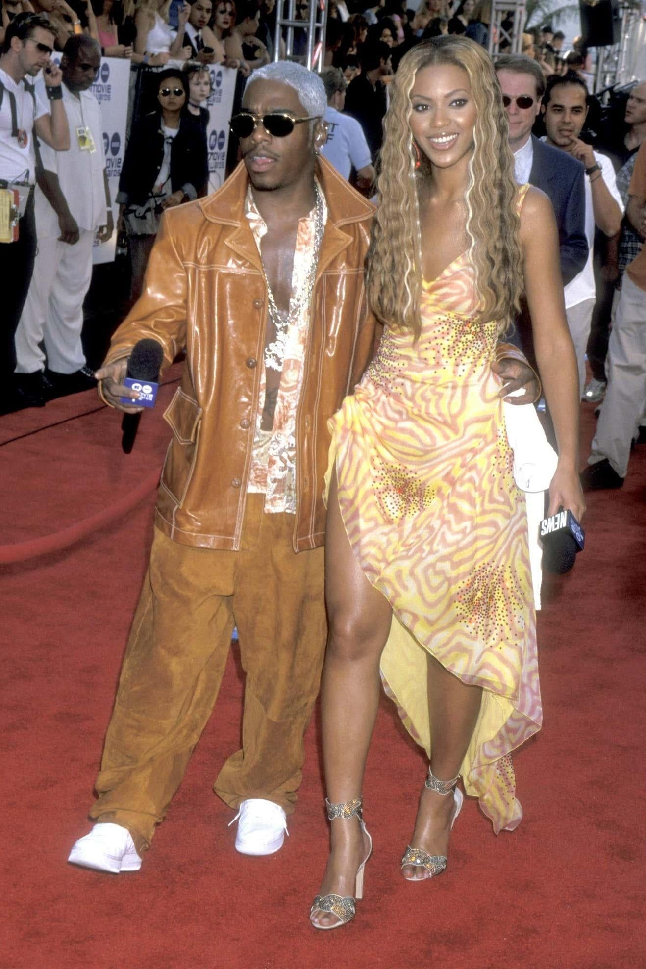 S/S 2000 Gianni Versace by Donatella Versace Crystal Pump Size 39 - RealList