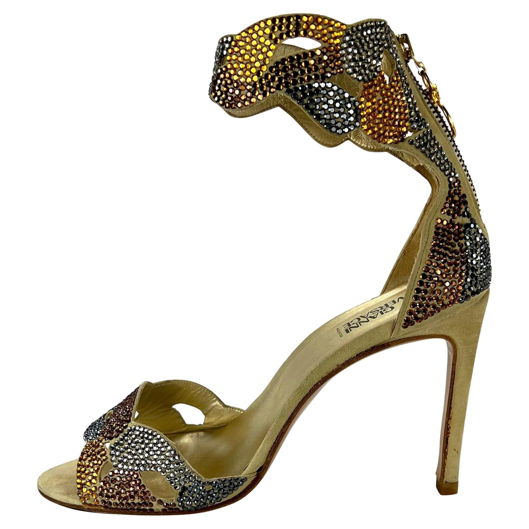 S/S 2000 Gianni Versace by Donatella Versace Crystal Pump Size 39 - RealList