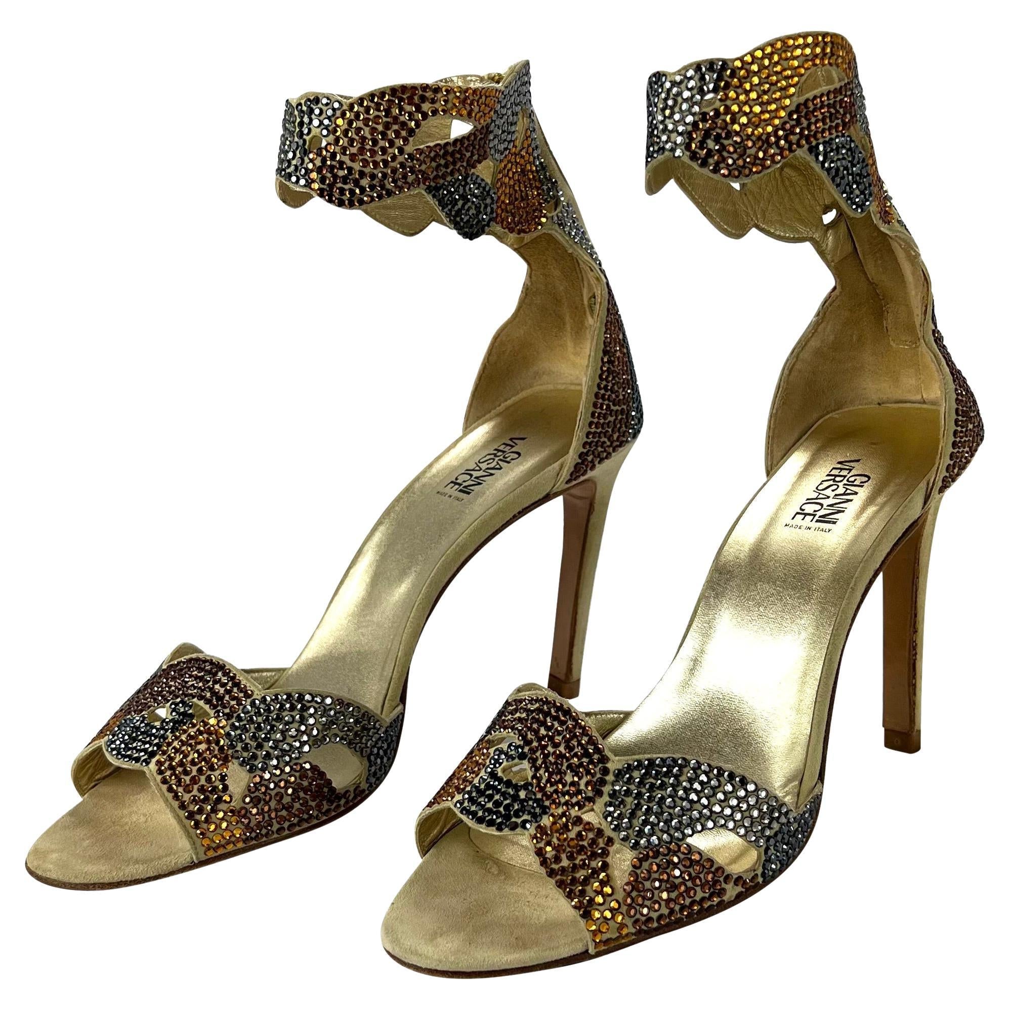 S/S 2000 Gianni Versace by Donatella Versace Crystal Pump Size 39 - RealList