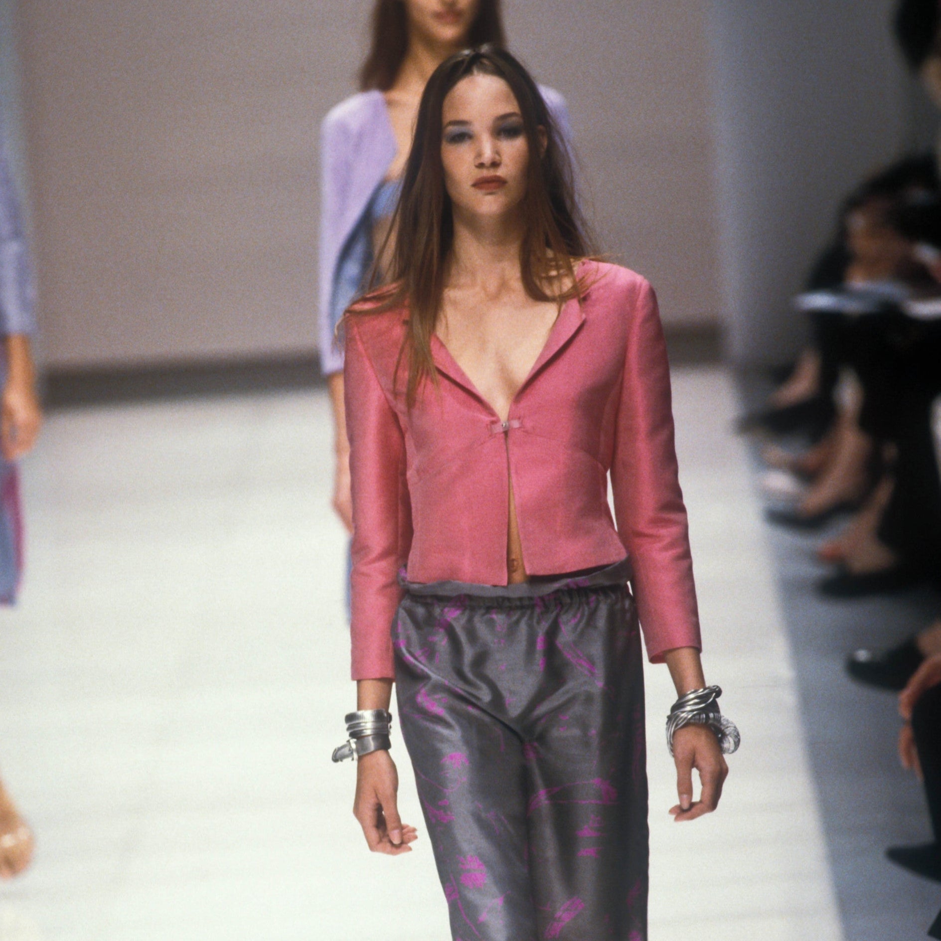 S/S 2000 Giorgio Armani Ad Campaign Iridescent Pink Cropped Blazer Jacket - RealList