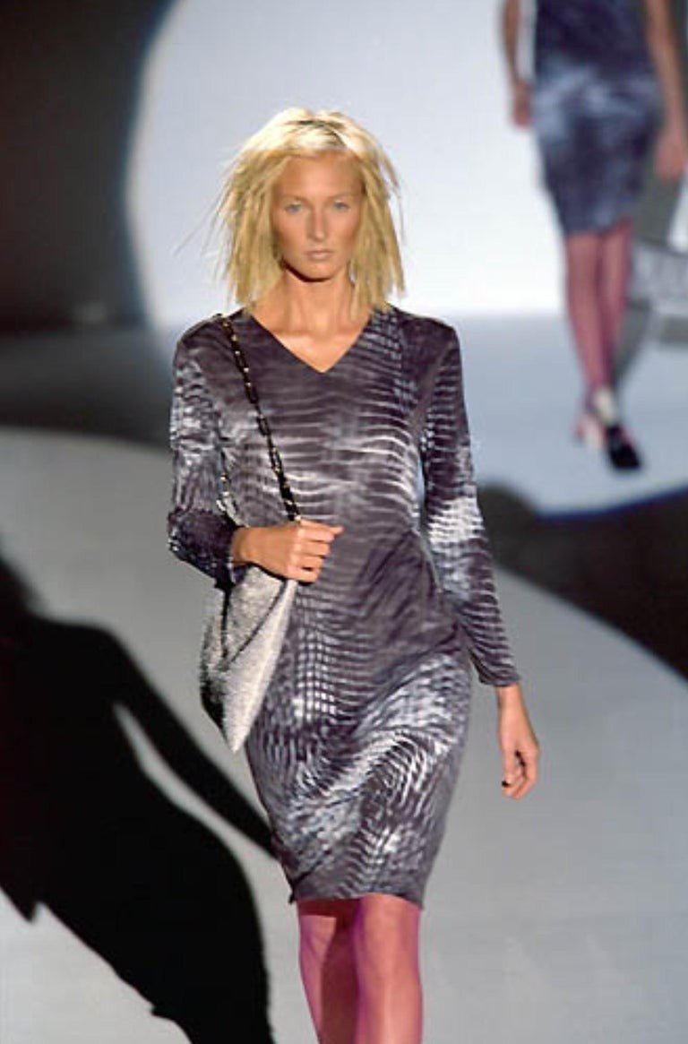 S/S 2000 Gucci by Tom Ford Grey Snake Pattern Beaded Chain Flat Shoulder Bag - RealList