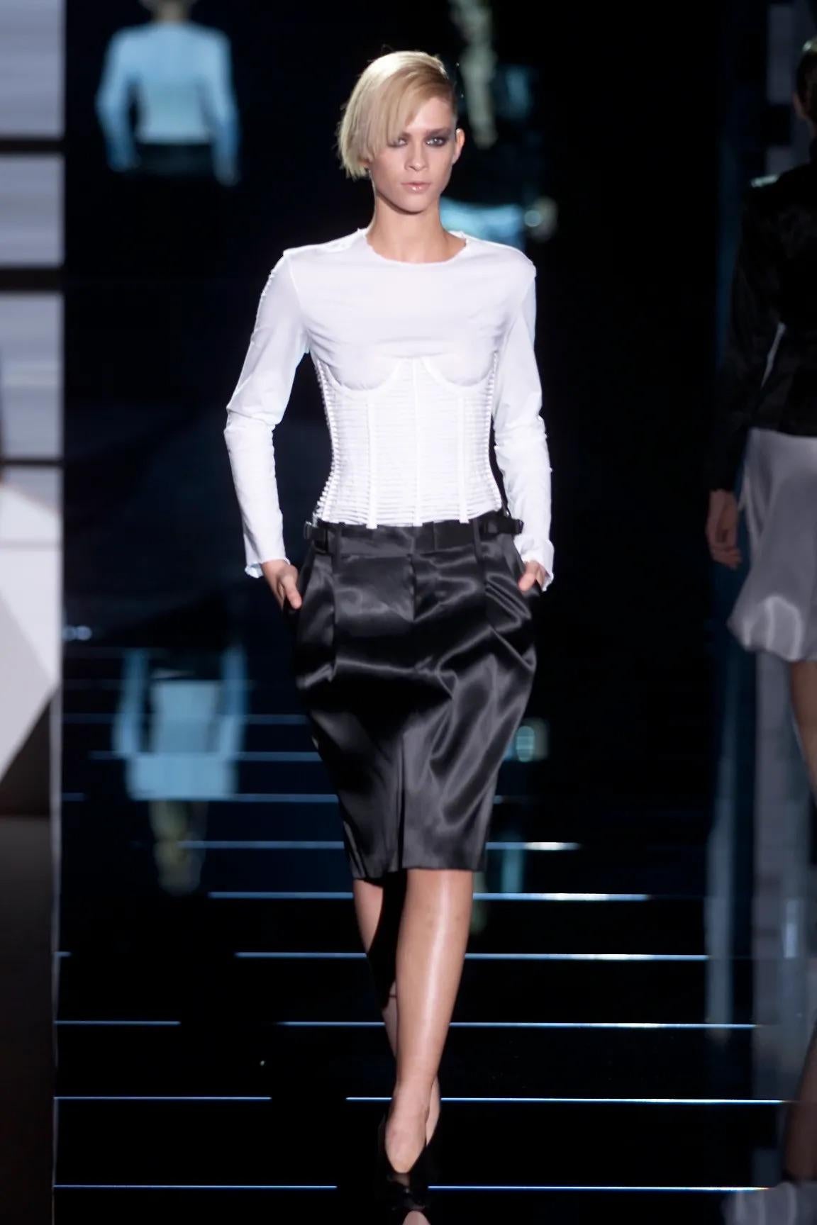 S/S 2001 Gucci by Tom Ford Black Satin Belted Runway Pencil Skirt - RealList