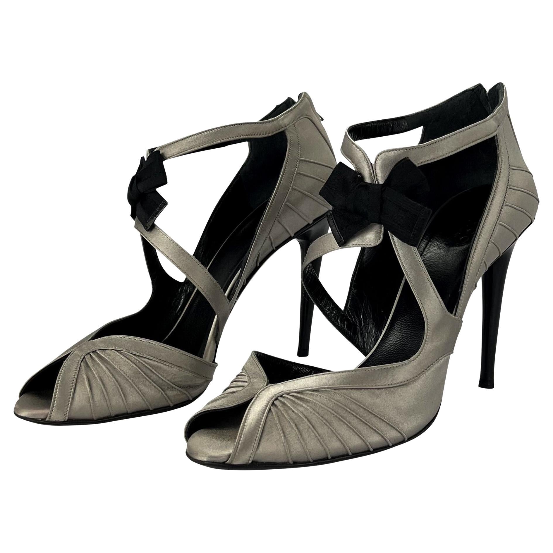 S/S 2004 Gucci by Tom Ford Grey Satin Bow Heel Size 9 B - RealList
