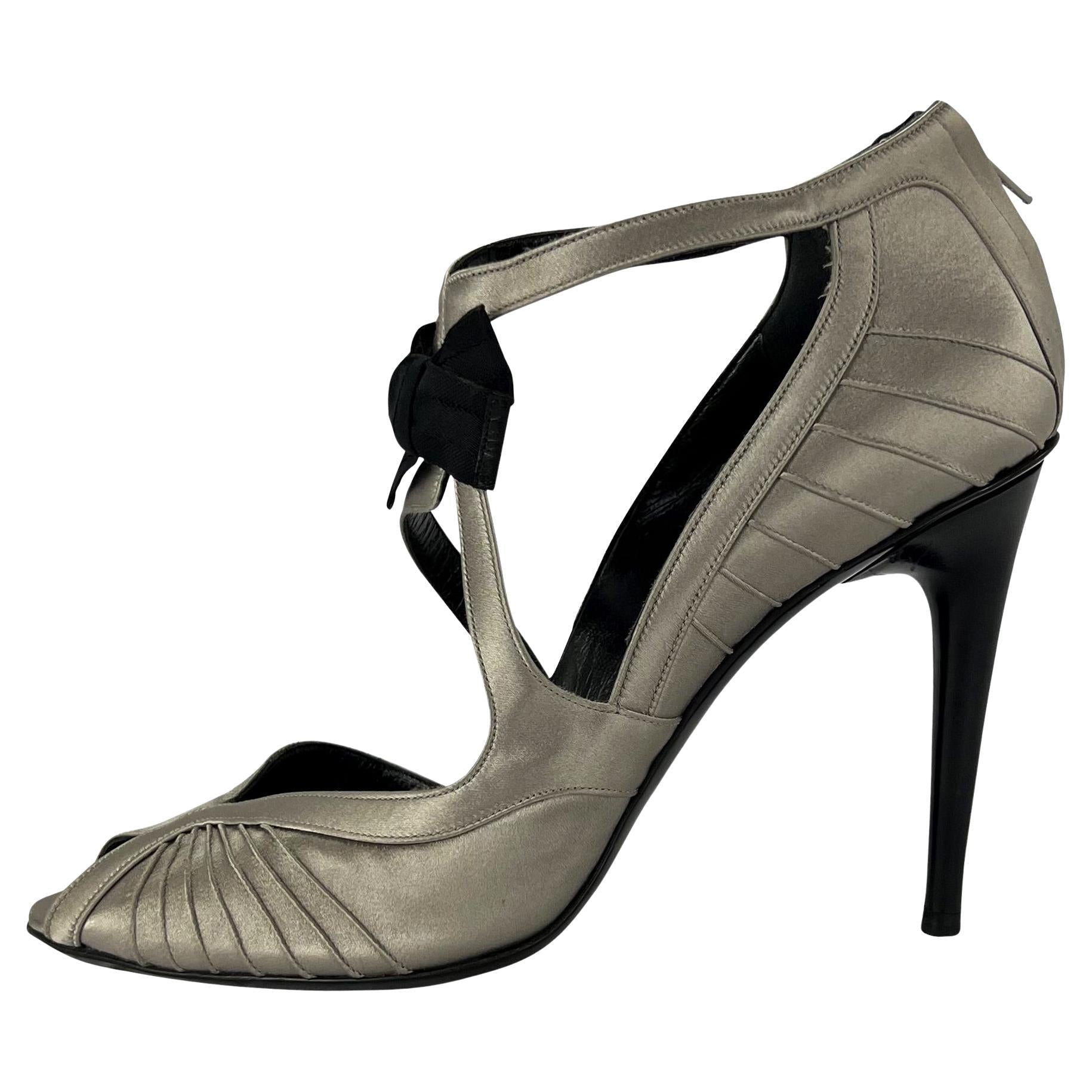 S/S 2004 Gucci by Tom Ford Grey Satin Bow Heel Size 9 B - RealList