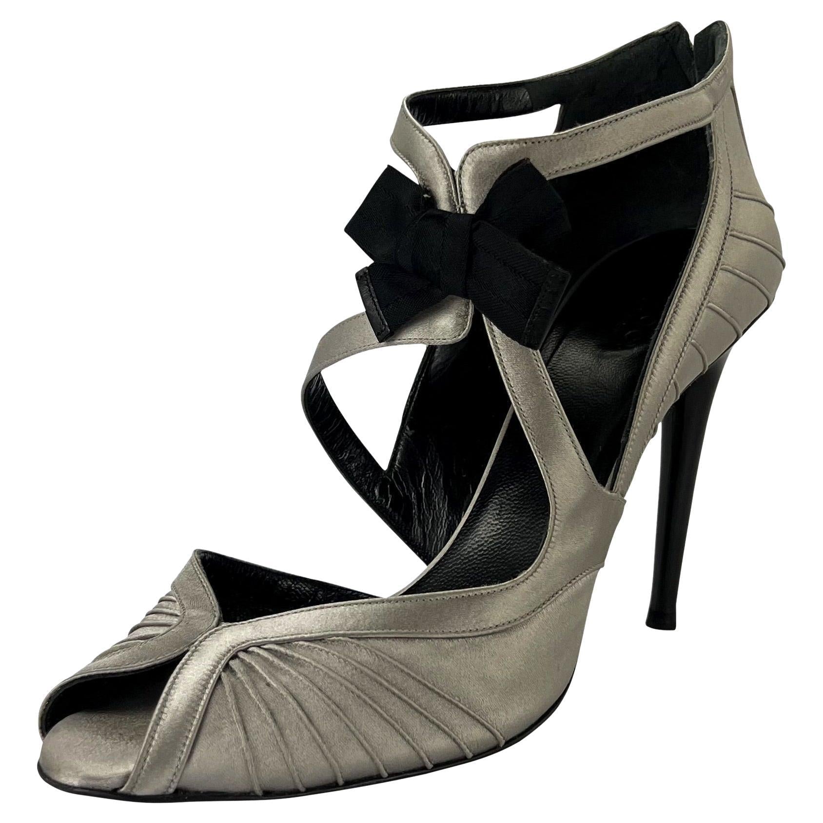 S/S 2004 Gucci by Tom Ford Grey Satin Bow Heel Size 9 B - RealList