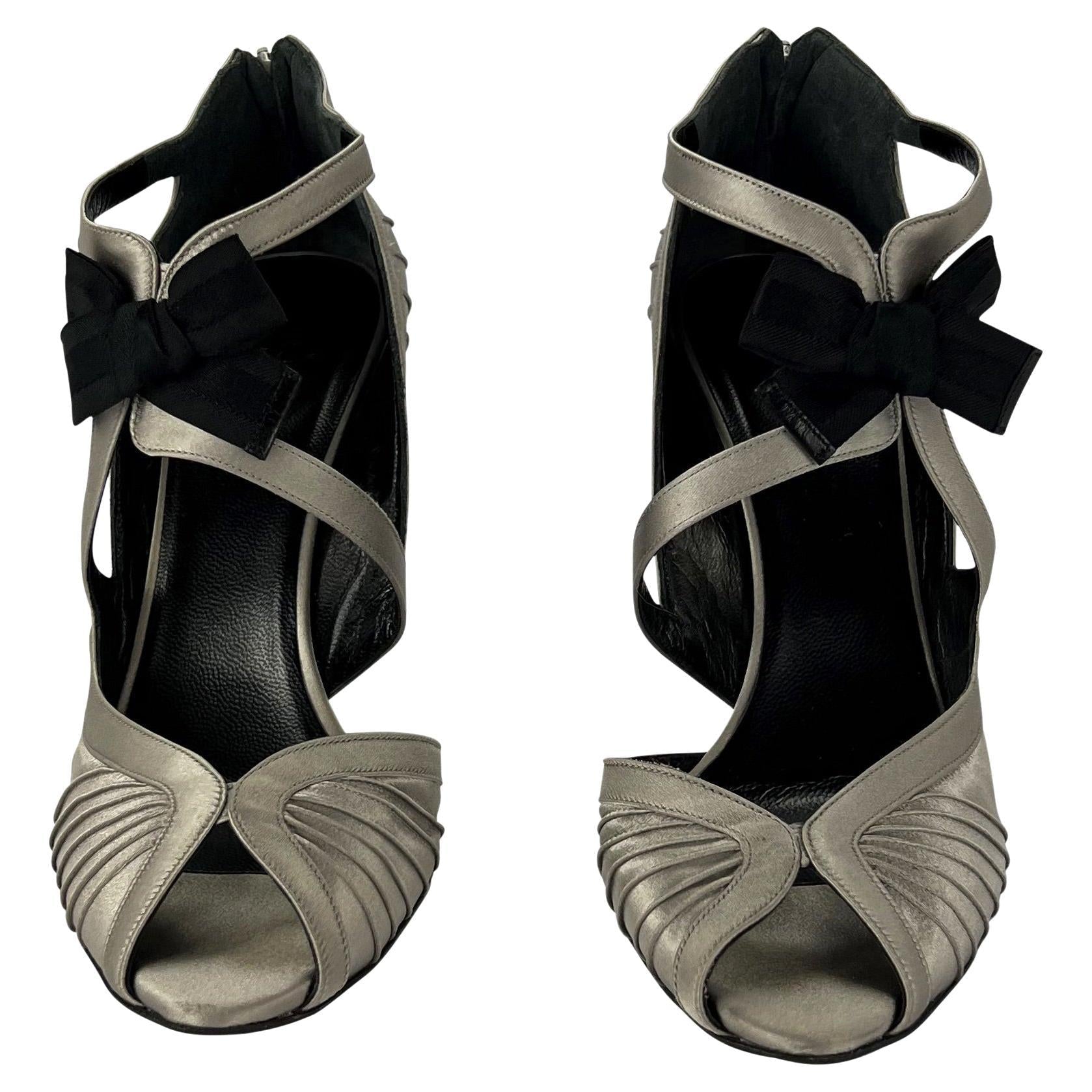 S/S 2004 Gucci by Tom Ford Grey Satin Bow Heel Size 9 B - RealList